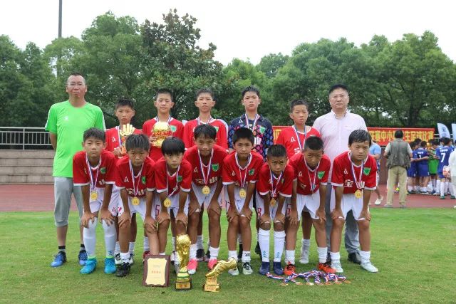 徐杰22+13广东胜同曦 阿不都16+7新疆胜天津