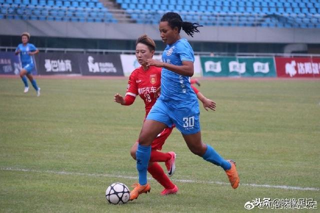 新赛季西甲前瞻：巴萨皇马争锋 中游球队混战