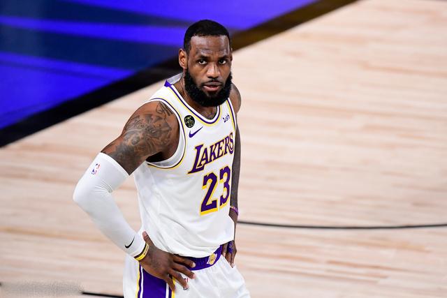 诺伊尔肋骨受伤，下周欧冠拜仁对阵巴黎出战成疑